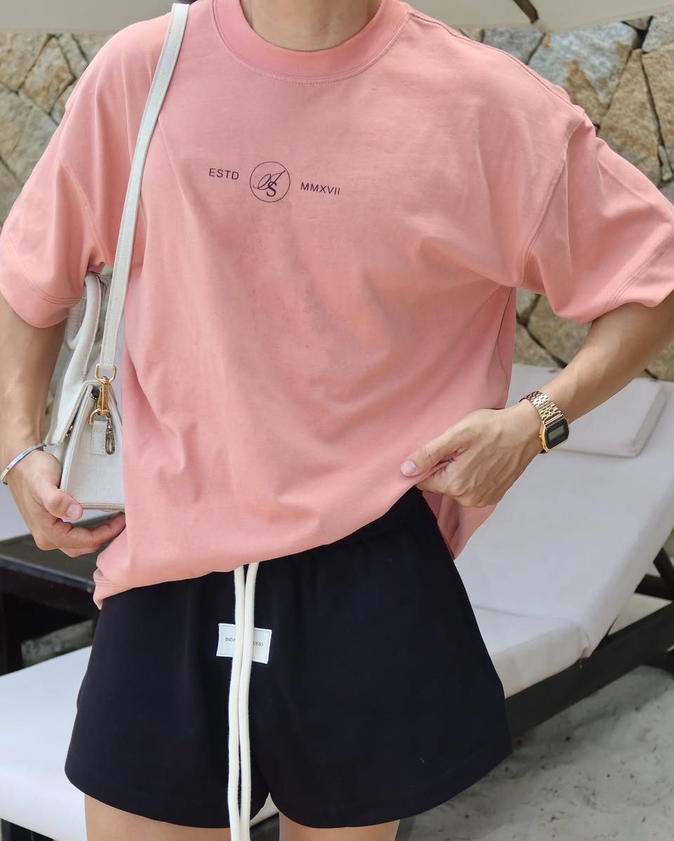 INDAHOOD SIGNATURE EMBOSSED MACROON TEE