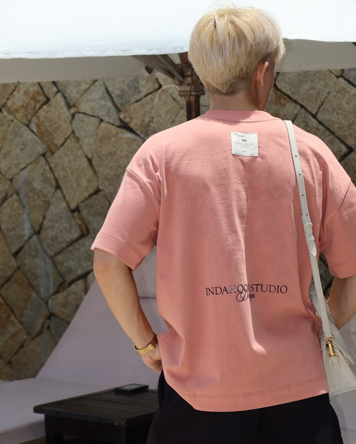 INDAHOOD SIGNATURE EMBOSSED MACROON TEE